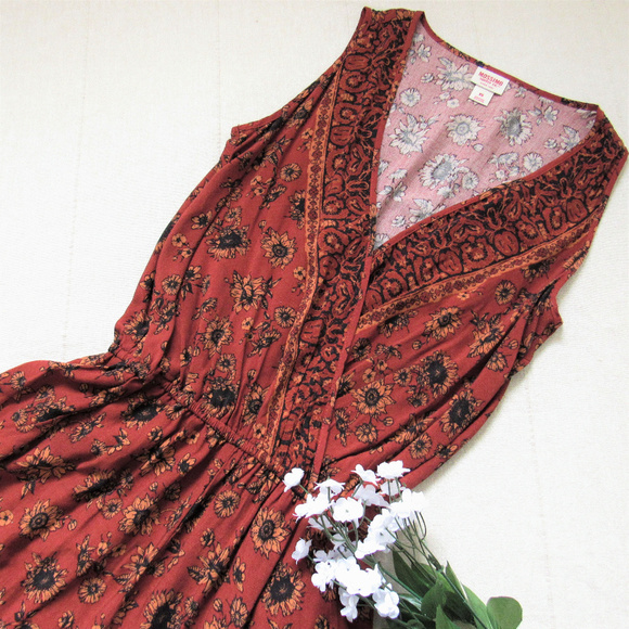 Mossimo Supply Co. Pants - NWOT • Soft Bohemian Sunflower V-Neck Romper •